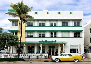 Group TOUR OF THE ART DECO SOUTH BEACH DISTRICT IN FRENCH 2H