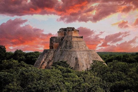 Private 2 Day Yucatan Peninsula Highlights Tour Chichen Itza Ik-kil Merida and Uxmal