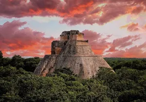 Private 2 Day Yucatan Peninsula Highlights Tour Chichen Itza Ik-kil Merida and Uxmal