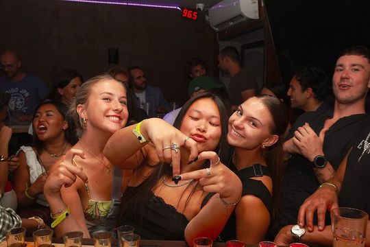 Nice : Orange Bar Crawl - Party Bars, 5 Free Shots & VIP Club