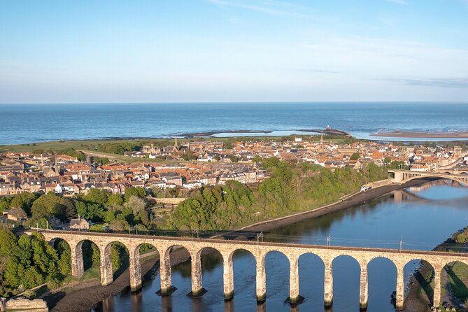 Private Edinburgh Day Tour in a Black Cab to Scottish Borders