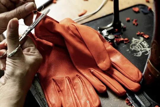 Tour Naples: Journey into the historical Neapolitan glove factory