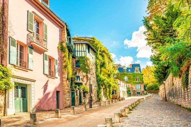Montmartre Self-Guided City Walking Tour & Scavenger Hunt