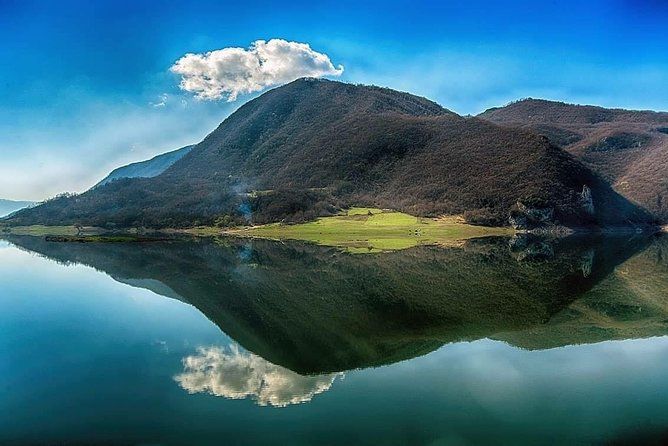 2 days: Hike the peak, Kayak the lake, visit Castle and best food