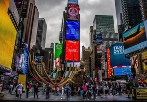 New York: Times Square Evening Walking Tour with Hot Dog