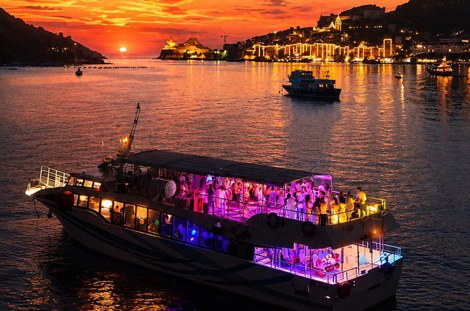 Sunset boat tour with aperitif