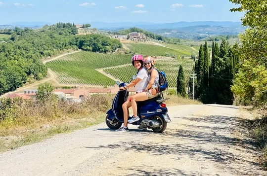 Small Group Vespa Tour: Medieval Villages, Lunch and Wine Tasting
