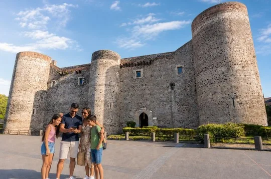 Catania Scavenger Hunt & Highlights Self-Guided Walking Tour