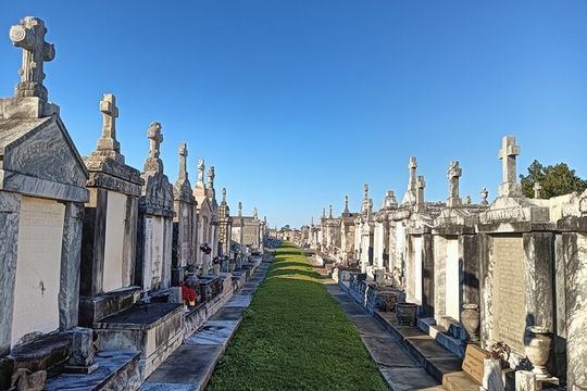 5 Cemeteries of New Orleans - Anne Rice's & other famous graves