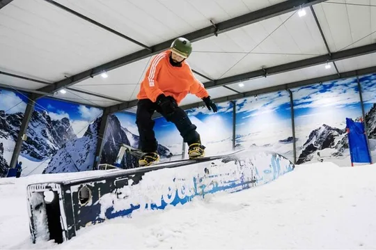 Private Tour: Auckland City SkyTower, Snowboarding & Jet Boat