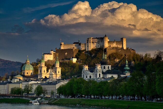 Private Eagle's Nest & Salzburg Tour: Alps & History from Vienna