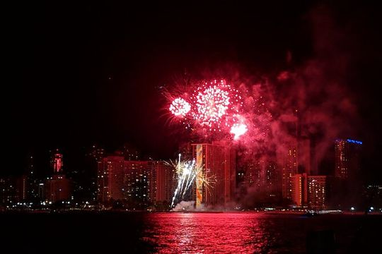 Waikiki Beach Catamaran Friday Night Fireworks Tour