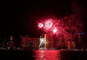 Waikiki Beach Catamaran Friday Night Fireworks Tour