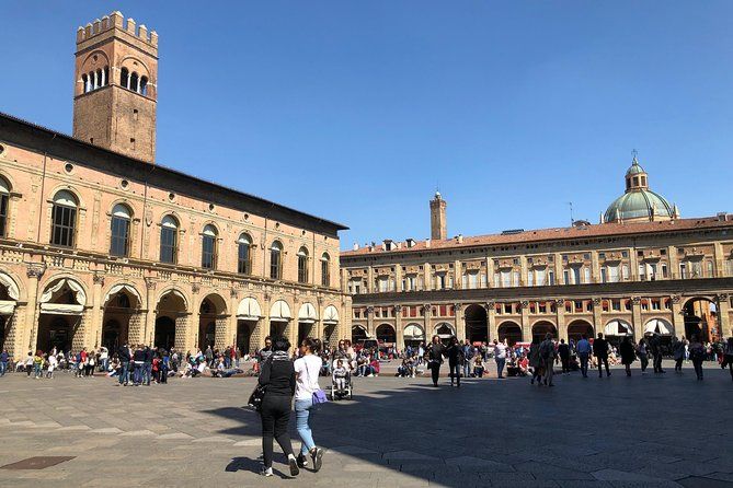 Best walking tour of Bologna