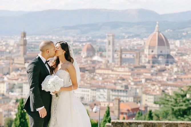 Honeymooners Florence Tour with Professional Photographer and Driver