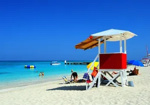 Doctors Cave Beach Roundtrip Tour in Montego Bay