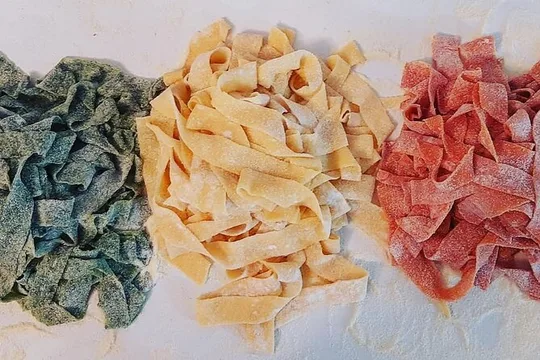 Tricolor Pasta Cooking Class with a Chef in Como countryside