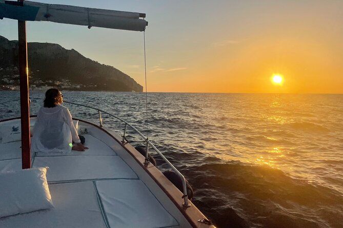 2 Hours Guided Sunset Tour of the Island of Capri with Aperitif