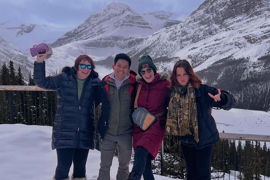 Banff Town ,Lake Louise, Moraine , Emerald & Johnston Canyon Tour