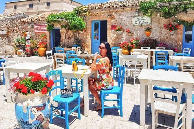 COLORS, FLAVORS and SMELLS IN THE SCENIC BAROQUE of SICILY