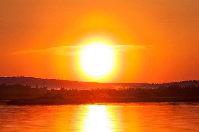 Private Traditional Lakeside Sauna with Midnight Sun