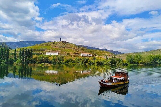 Régua: Prime Douro Valley Tour: 9 wines, Trad. Lunch & Priv. Boat