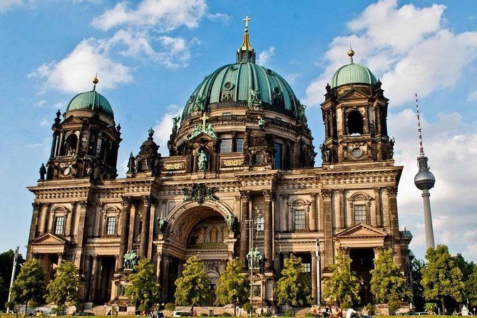 Private Shore Excursion: All-Highlights of Berlin (private round-trip transfer)