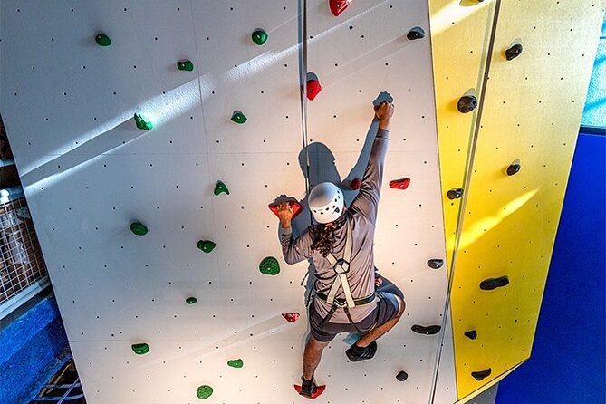 Climbing on Pico del Toro, the largest wall in the Caribbean toroverde Urban Park