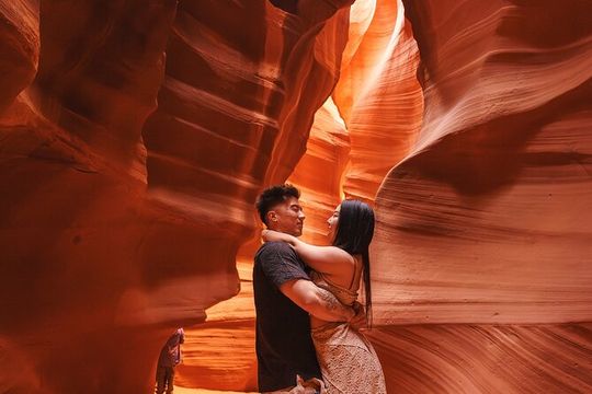 Private Professional Photo Shoot in Arizona's Reflection Canyon