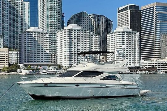 Miami Private Yacht cruise, enjoy the Biscayne bay luxury tours