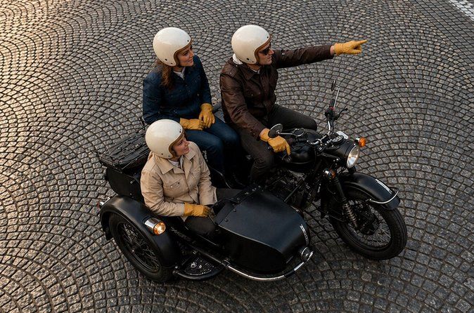 Paris: Shoot a Vertical Video on a Sidecar with a Pro Filmmaker