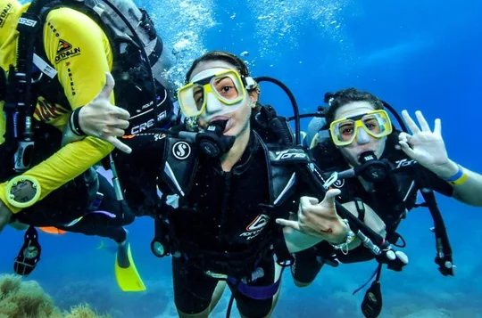 Reef Tour with SCUBA Dive from Cairns, pontoon with activities