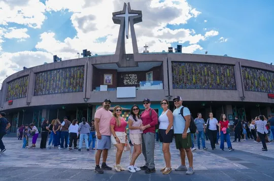Private Tour: Mexico City to Pyramids/Basilica of Guadalupe.