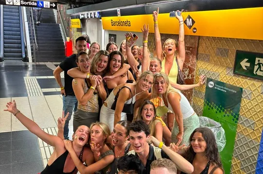 Barcelona Rooftop Party + Bar crawl with VIP Club Entry