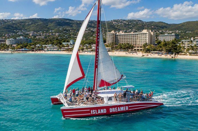 Montego Bay Catamaran: Explore Reefs with Drinks & Live Music