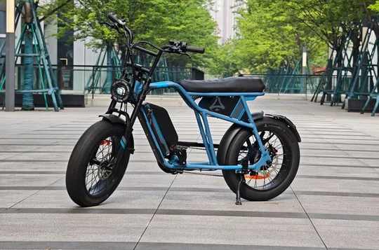 Grand City Tour on CHOPPER Ebike