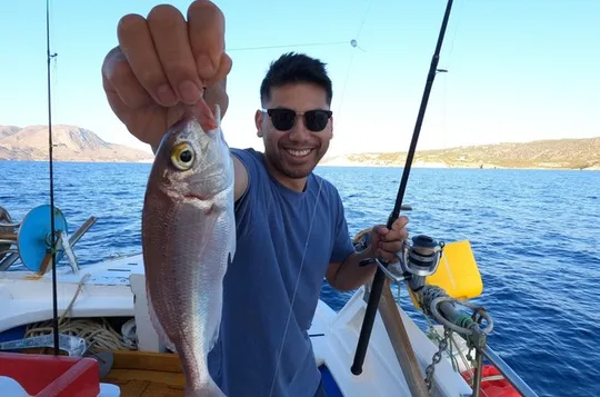 Aventure-se agora com a experiência de pesca com vara em Chania