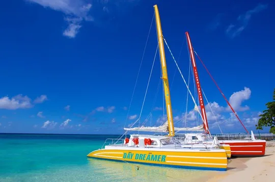 Montego Bay Catamaran: Snorkel Tour with Open Bar & Reggae DJ