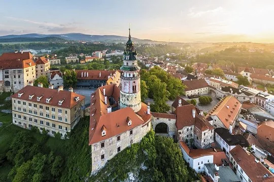 Private one way Sightseeing transfer from Prague to Zel am See via Cesky Krumlov
