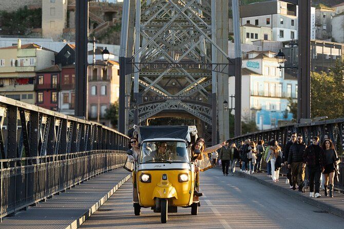 Porto: Fun Private Tuk Tuk Tour