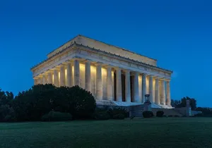 Monuments and Memorials Night Walking Tour