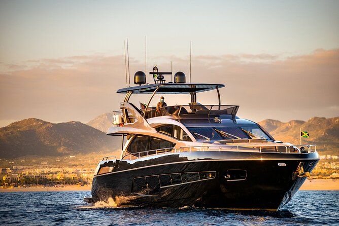 4 Hours Luxury Yacht Charter Tour in Los Cabos on SAVI II