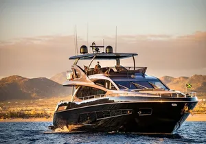 4 Hours Luxury Yacht Charter Tour in Los Cabos on SAVI II