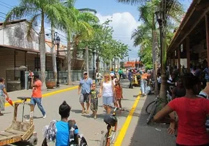 Falmouth Shore Excursion: Historic Sightseeing Tour and Doctor's Cave Beach