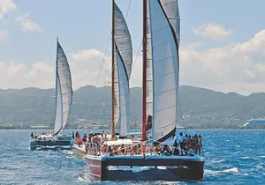 Montego Bay Catamaran: Snorkel Tour with Open Bar & Reggae DJ