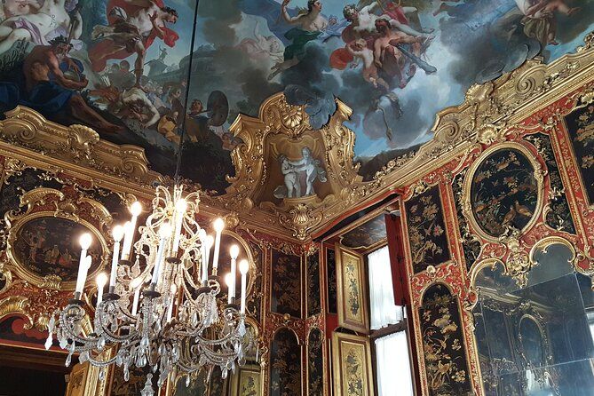 Turin Royal Palace Kid-Friendly Tour with and Holy Shroud Chapel