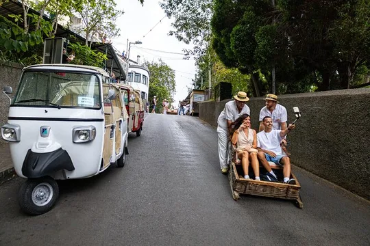 Private Tuk Tuk Tour to Tobbogans & Old Town