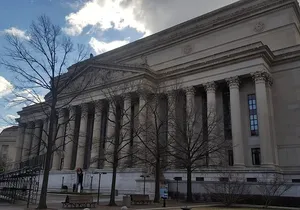 City Bus Tour with 10 Stops, Boat Cruise, and U.S. Capitol Entry