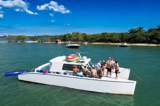 Miami NYE 2026 Yacht Party with Dinner, Open Bar & Fireworks