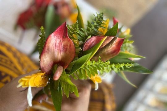 Hawaiian Floral Crown Weaving in Hilo